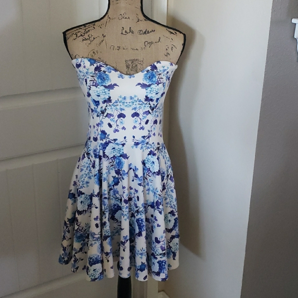 boohoo NIGHT Strapless Dress